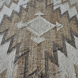 Handwoven Southwestern-Inspired Wool Rug with Geometric Diamond Pattern in Neutral Tones