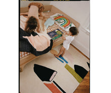 Load image into Gallery viewer, Captivating Design Hand Tufted Rug
