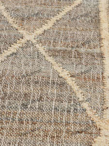 Handwoven Jute & Wool Rug with Geometric Diamond Pattern - Earthy Gray & Beige